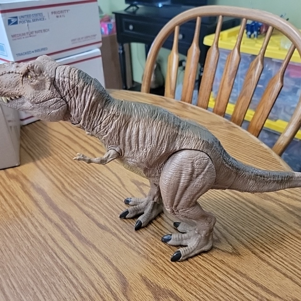Jurassic World Camp Cretaceous Epic Roarin' Tyrannosaurus Rex T-Rex 22”